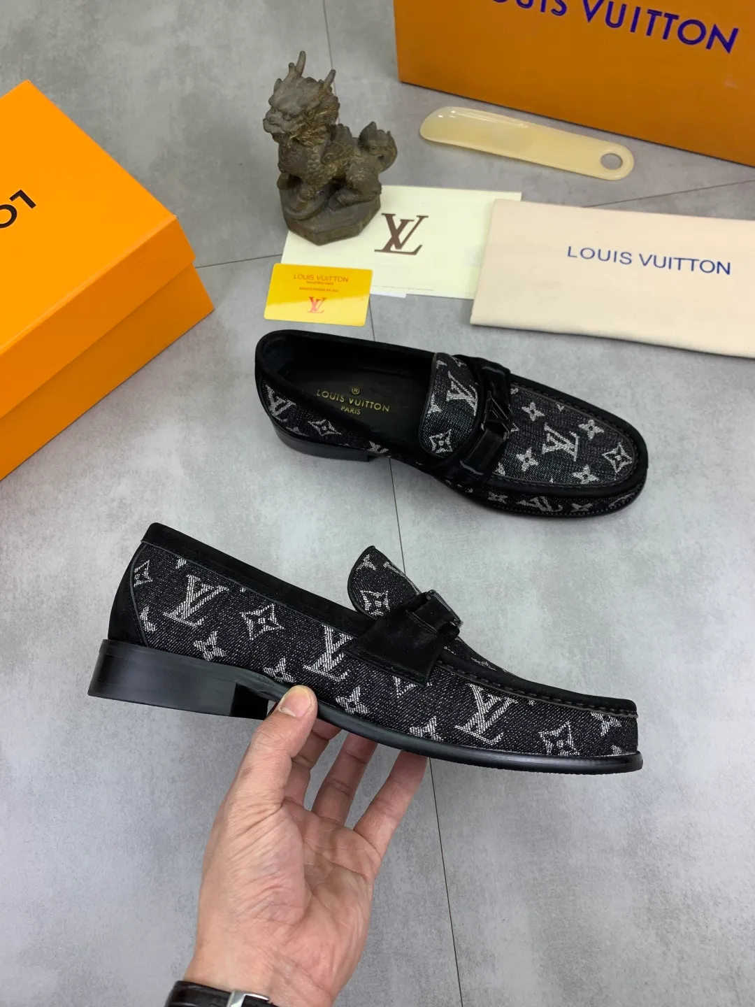 Men's men's shoes 💰P520 New style 💶[LOUIS VUITTON] Water-dyed Niuli Original order New style 🍀LV Louis Vuitton *——Top version of LV classic leather shoes! Made of imported original calfskin, original leather side strips and wear-resistant high-end rubber outsole! High quality products! Color: Black optional Size: 39-44 (45 customized)